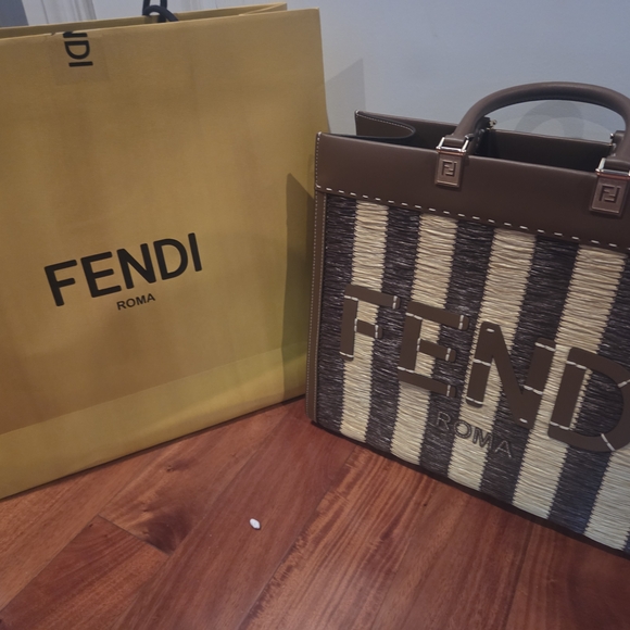 Fendi Handbags - Auth Fendi Med SUNSHINE Bag NEW